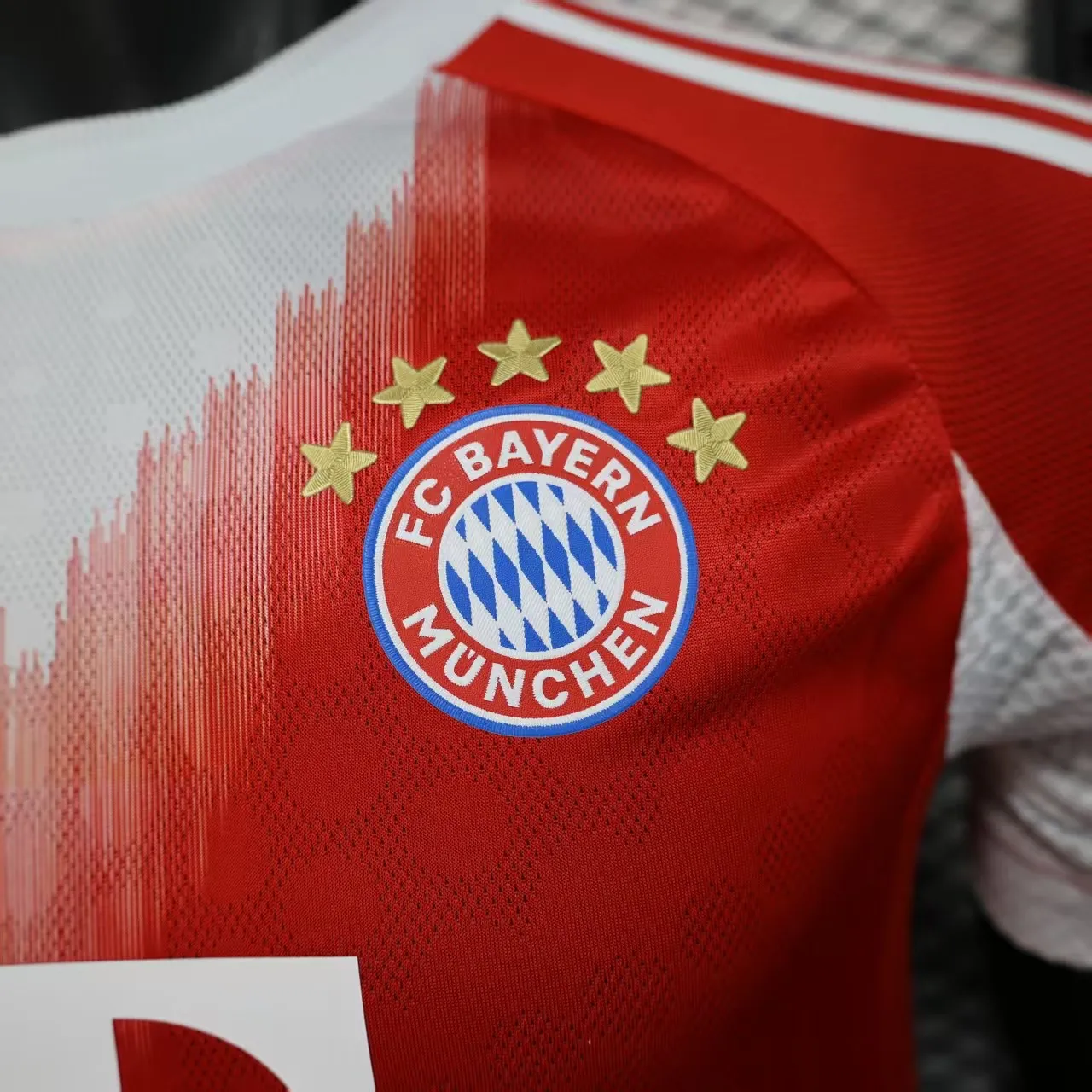 41eccf31f8588c55 Bayern Munich Home Player Version Jersey 2025/26 - Image 3